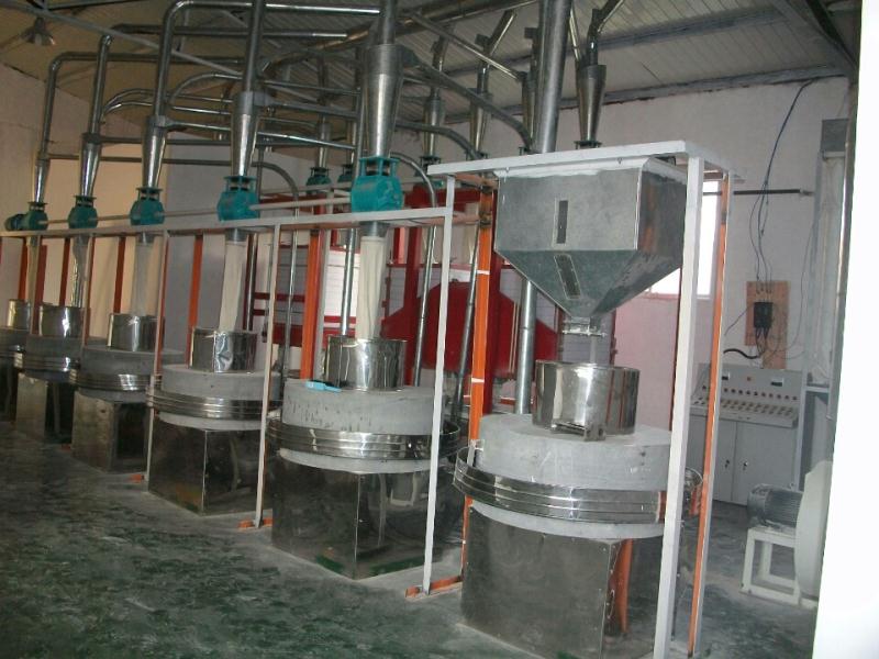 產(chǎn)品名稱：20噸--30噸石磨面粉機(jī)組
產(chǎn)品型號(hào)：
產(chǎn)品規(guī)格：